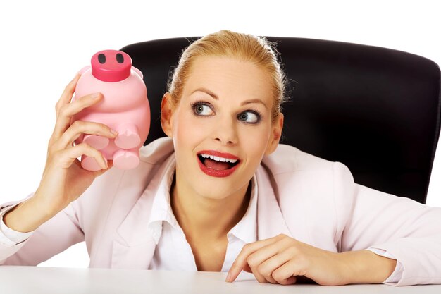 Jak najlepiej zainwestować oszczędności w niepewnych czasach?